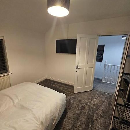 Tettenhall Quiet Family Home מראה חיצוני תמונה