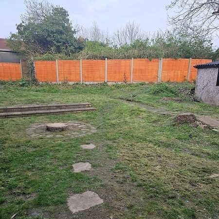 Tettenhall Quiet Family Home מראה חיצוני תמונה