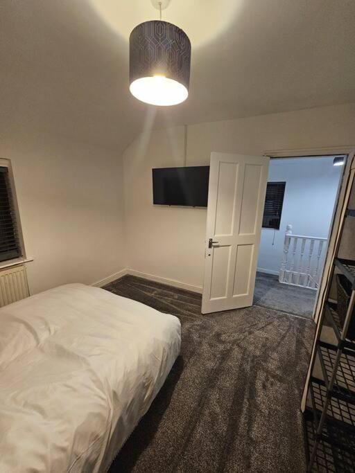 Tettenhall Quiet Family Home מראה חיצוני תמונה