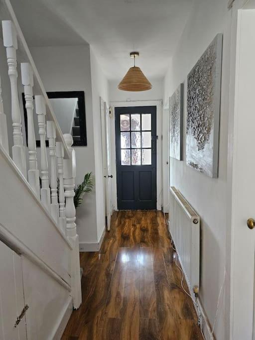 Tettenhall Quiet Family Home מראה חיצוני תמונה