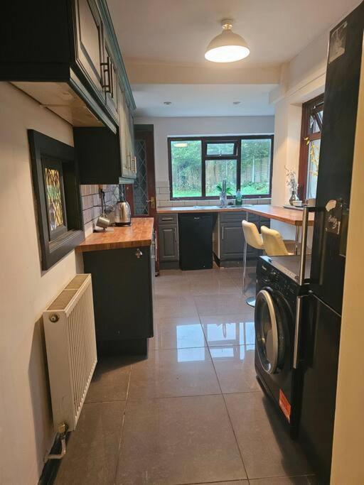 Tettenhall Quiet Family Home מראה חיצוני תמונה
