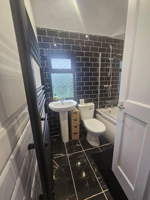Tettenhall Quiet Family Home מראה חיצוני תמונה