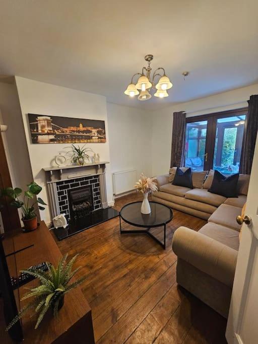 Tettenhall Quiet Family Home מראה חיצוני תמונה